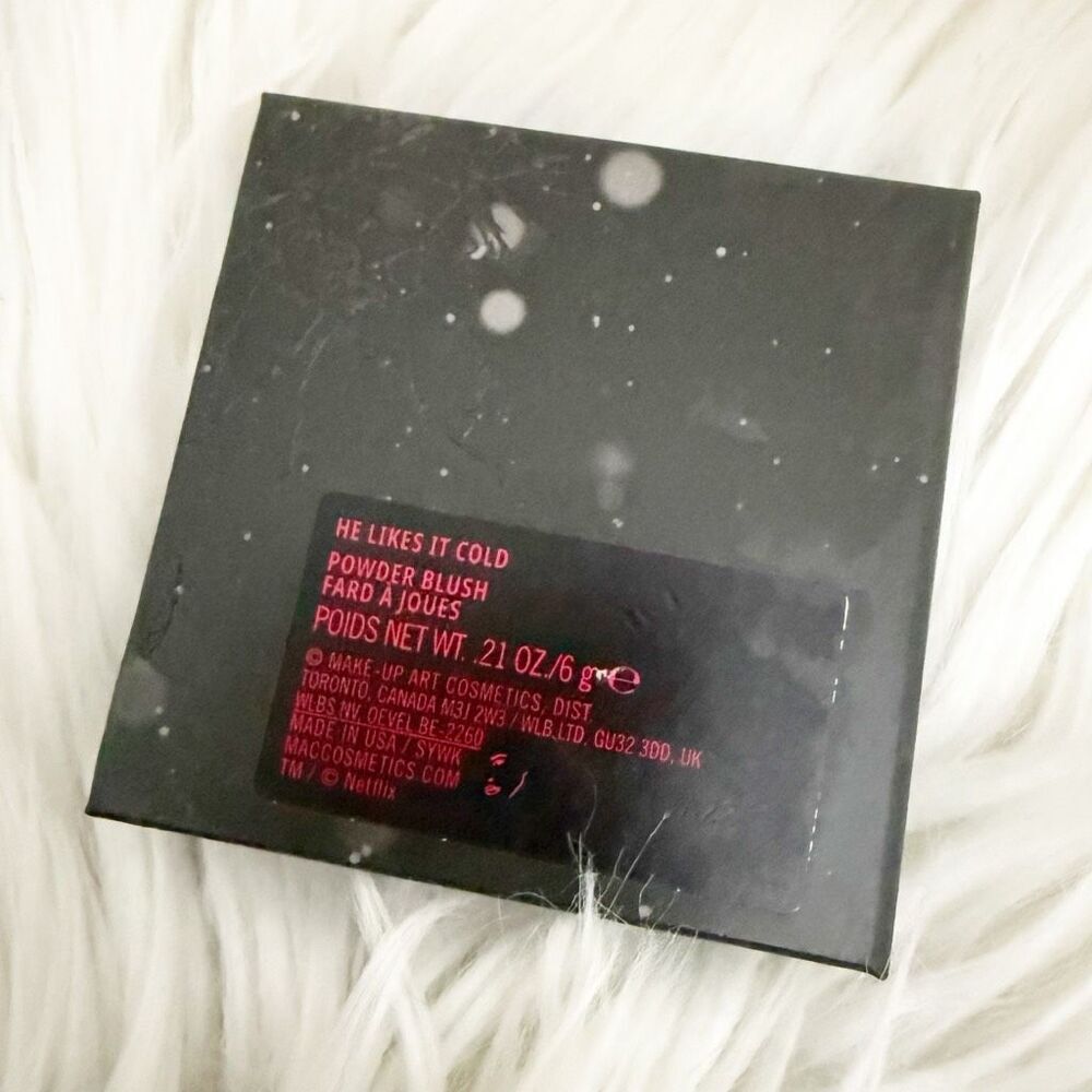 STRANGER THINGS x MAC | Limited Edition Powder Blush "He Likes It Cold" | .21 oz - Picture 4 of 6